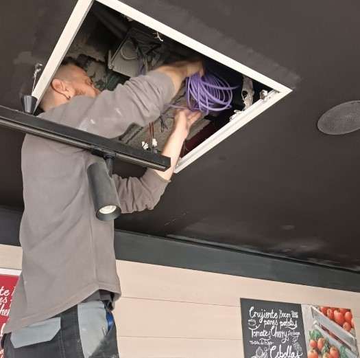 soluciones de seguridad integrales Aingenia trabajando